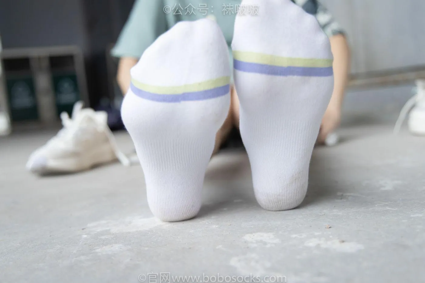 [BoBoSocks袜啵啵]NO.025 熊熊-安踏运动鞋、白色棉袜（踩脏）、裸足 [146P]插图